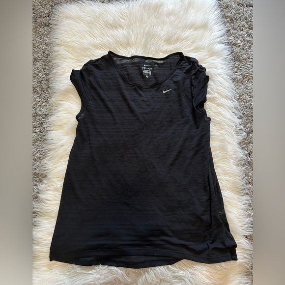 Black top - Picture 1 of 3